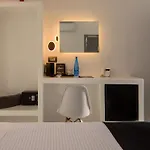 Tatakis Design Hotel, Отель Тира