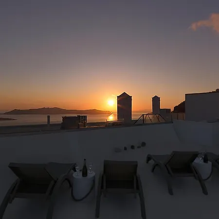 فندق Tatakis Design Hotel, ثيرا