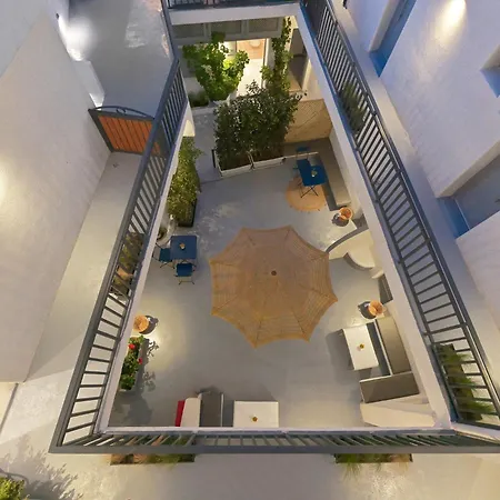 فندق Tatakis Design Hotel, ثيرا