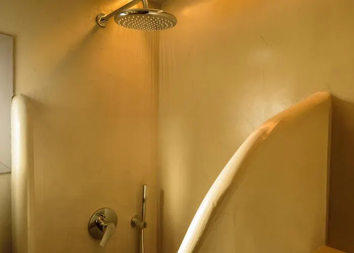 Tatakis Design Hotel, Szálloda Fíra