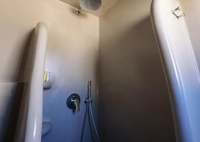 Tatakis Design Hotel, 费拉