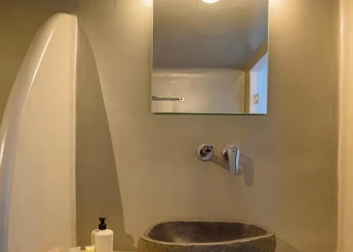 Tatakis Design Hotel, Szálloda Fíra